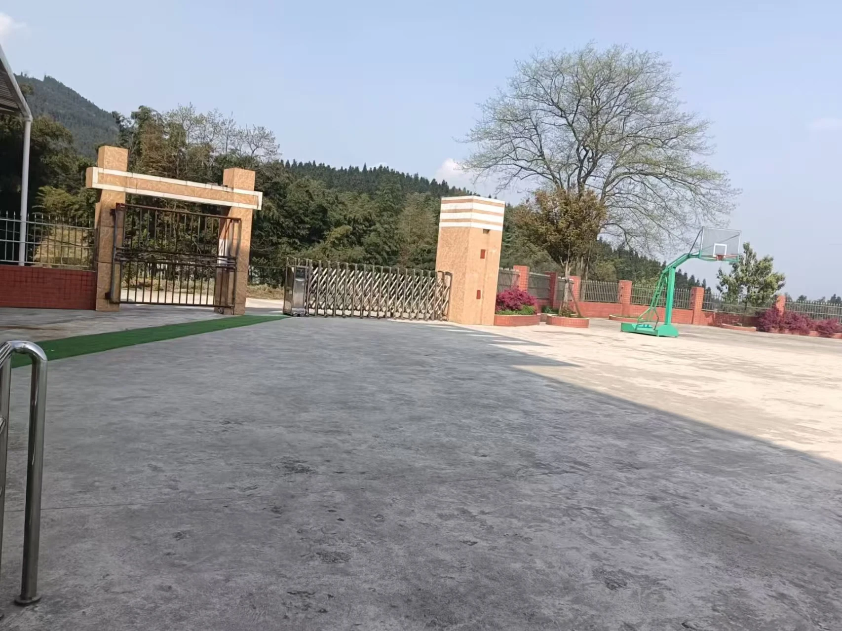 周胜祝希望小学校园照片